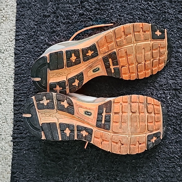 Nike women's size 10 - Picture 2 of 4